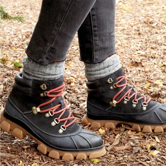 Sperry Shoes - Sperry Womens’ Leather Summit Waterproof Hiking Rain Snow Boot Black Size 10 NWT